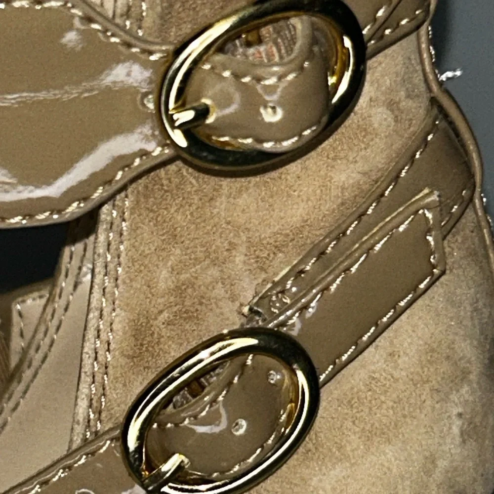 NWOT Bebe heeled faux suede PU platform sandals